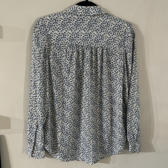 ✨2/$25✨ Floaty & Light Floral Blouse - Picture 4 of 5